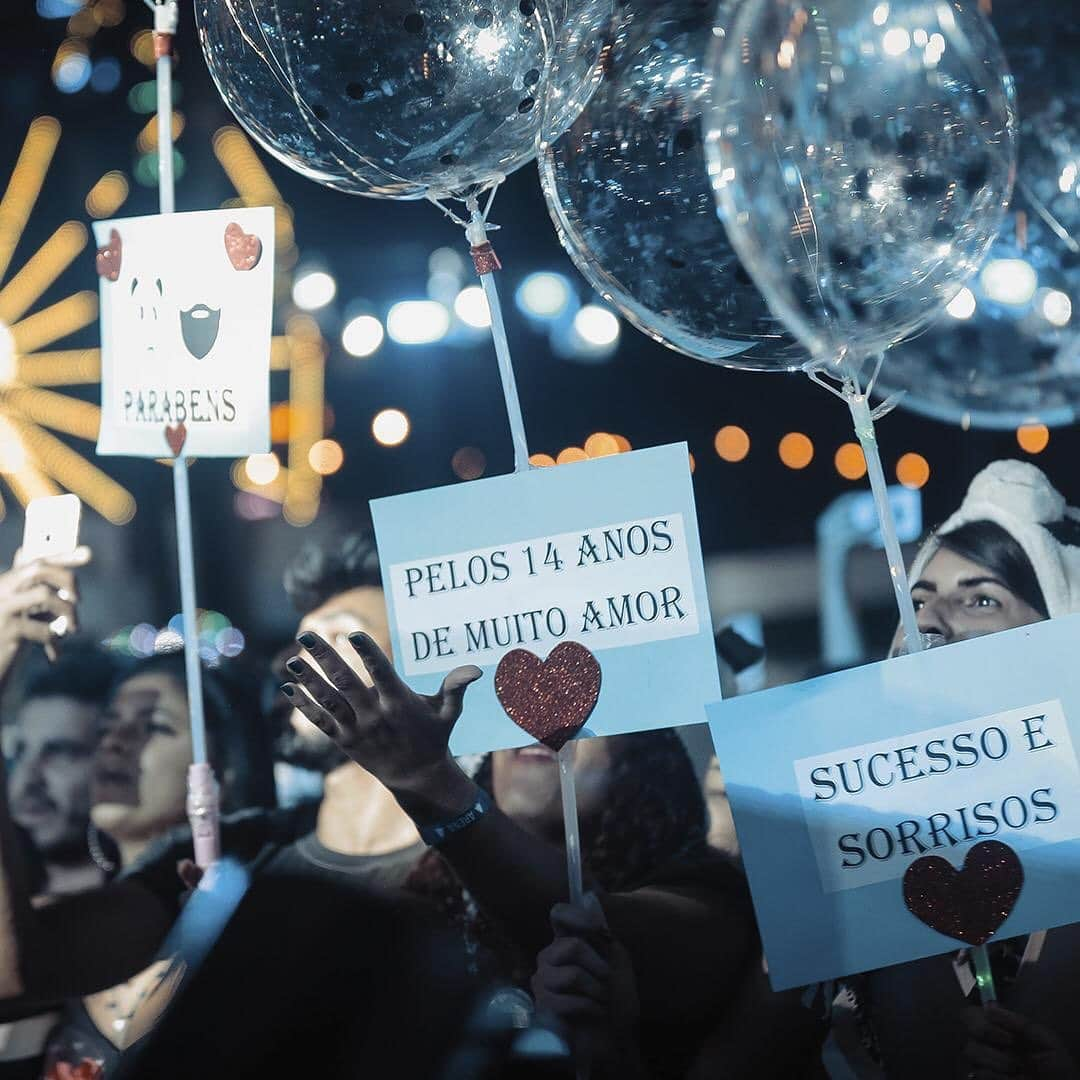 Jorge & Mateusさんのインスタグラム写真 - (Jorge & MateusInstagram)「Ontem comemoramos os nossos 14 anos de carreira em Brasília. Foi lindo demais! Arrasta pra conferir. #JeM14anos 🙏🏻🎉」5月27日 1時34分 - jorgeemateus