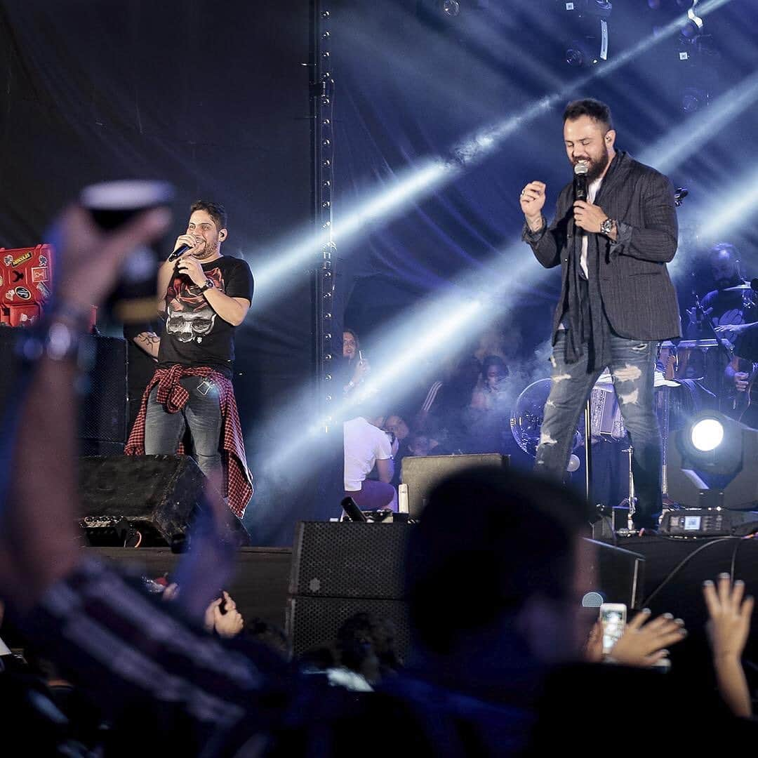 Jorge & Mateusさんのインスタグラム写真 - (Jorge & MateusInstagram)「Ontem comemoramos os nossos 14 anos de carreira em Brasília. Foi lindo demais! Arrasta pra conferir. #JeM14anos 🙏🏻🎉」5月27日 1時34分 - jorgeemateus