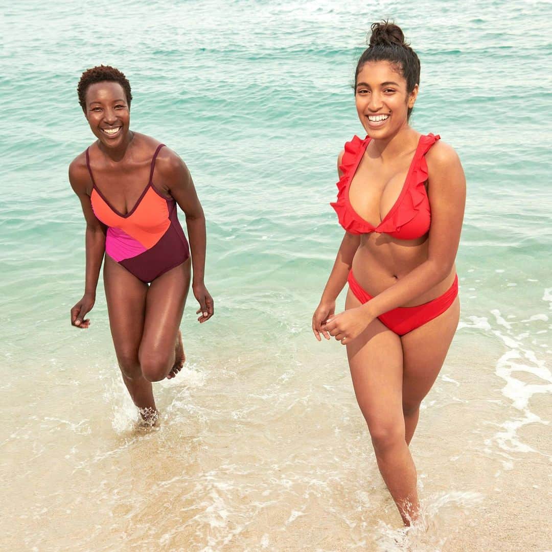 Target Styleのインスタグラム：「Beaches, BFFs, and the perfect swimsuit. 🏝 #TargetSwim @refinery29」
