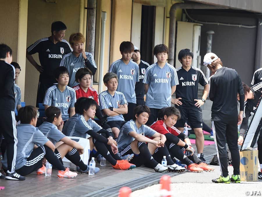 日本サッカー協会さんのインスタグラム写真 - (日本サッカー協会Instagram)「#なでしこジャパン 国内合宿最終日、昨日に続き男子大学生との合同練習を行いました。具体的なシチュエーションで守備の確認を行なったほか、11対11のゲームを15分×2本行い、選手たちは都度修正点を議論し合いました。 ・ ＜FIFA女子ワールドカップフランス2019＞ なでしこジャパン🇯🇵試合日程  6/10 25:00 vsアルゼンチン🇦🇷 6/14 22:00 vsスコットランド🏴󠁧󠁢󠁳󠁣󠁴󠁿 6/20 04:00 vsイングランド🏴󠁧󠁢󠁥󠁮󠁧󠁿 📺フジテレビ系列、NHK BS、J SPORTSで生中継！ ・ #nadeshiko #世界のなでしこ #なでしこジャパン#FIFAWWC」5月27日 1時49分 - japanfootballassociation