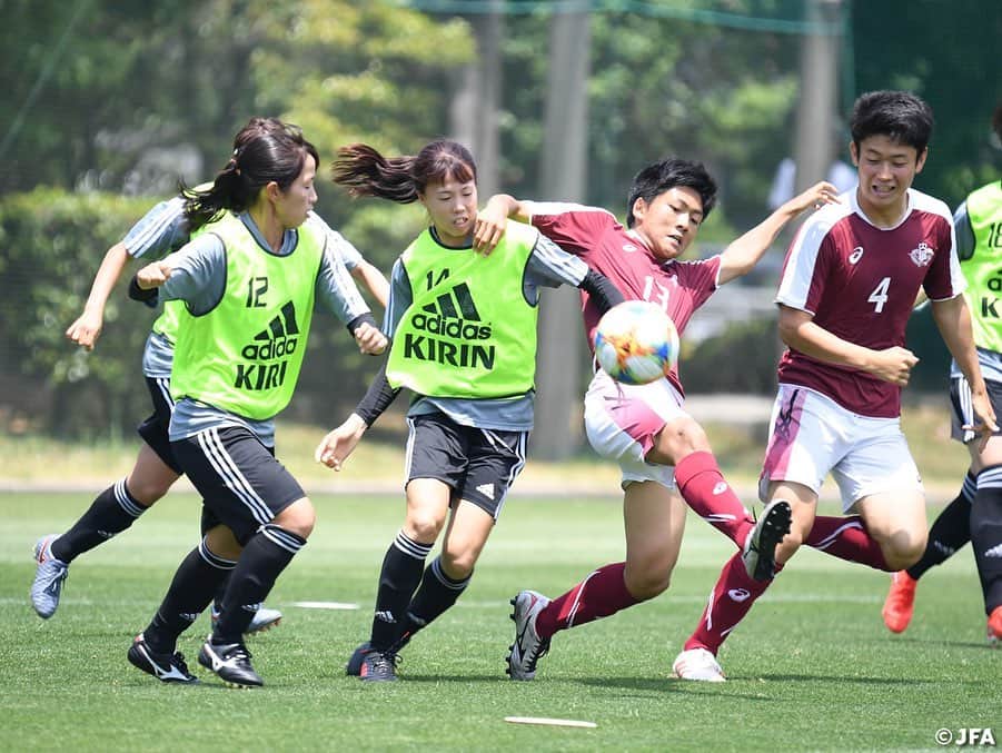 日本サッカー協会さんのインスタグラム写真 - (日本サッカー協会Instagram)「#なでしこジャパン 国内合宿最終日、昨日に続き男子大学生との合同練習を行いました。具体的なシチュエーションで守備の確認を行なったほか、11対11のゲームを15分×2本行い、選手たちは都度修正点を議論し合いました。 ・ ＜FIFA女子ワールドカップフランス2019＞ なでしこジャパン🇯🇵試合日程  6/10 25:00 vsアルゼンチン🇦🇷 6/14 22:00 vsスコットランド🏴󠁧󠁢󠁳󠁣󠁴󠁿 6/20 04:00 vsイングランド🏴󠁧󠁢󠁥󠁮󠁧󠁿 📺フジテレビ系列、NHK BS、J SPORTSで生中継！ ・ #nadeshiko #世界のなでしこ #なでしこジャパン#FIFAWWC」5月27日 1時49分 - japanfootballassociation