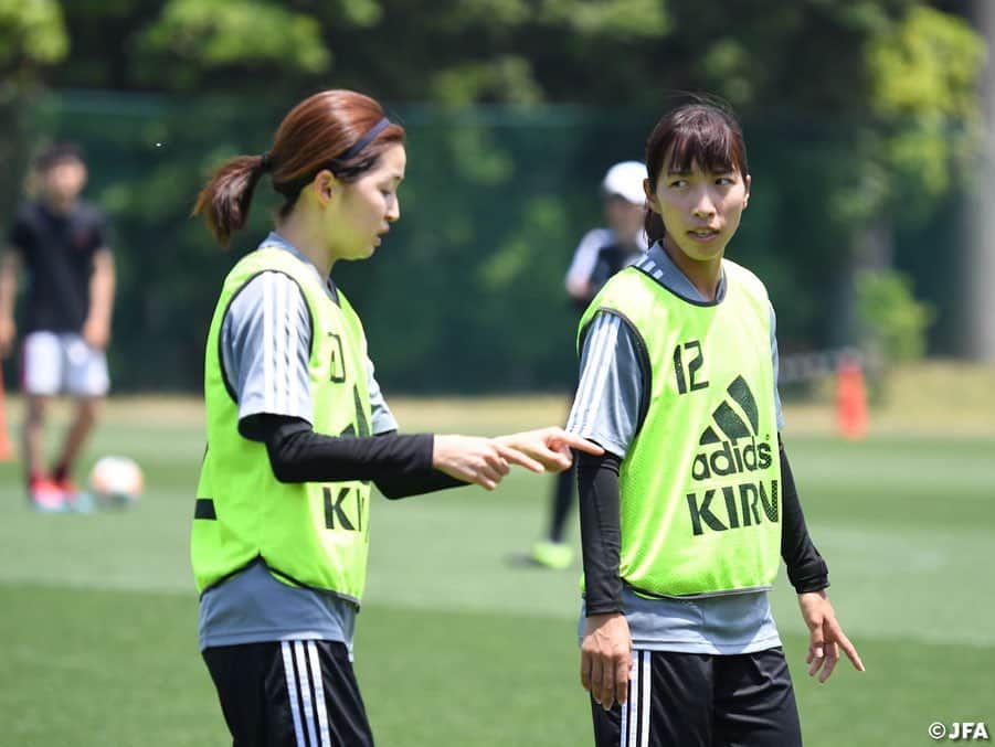 日本サッカー協会さんのインスタグラム写真 - (日本サッカー協会Instagram)「#なでしこジャパン 国内合宿最終日、昨日に続き男子大学生との合同練習を行いました。具体的なシチュエーションで守備の確認を行なったほか、11対11のゲームを15分×2本行い、選手たちは都度修正点を議論し合いました。 ・ ＜FIFA女子ワールドカップフランス2019＞ なでしこジャパン🇯🇵試合日程  6/10 25:00 vsアルゼンチン🇦🇷 6/14 22:00 vsスコットランド🏴󠁧󠁢󠁳󠁣󠁴󠁿 6/20 04:00 vsイングランド🏴󠁧󠁢󠁥󠁮󠁧󠁿 📺フジテレビ系列、NHK BS、J SPORTSで生中継！ ・ #nadeshiko #世界のなでしこ #なでしこジャパン#FIFAWWC」5月27日 1時49分 - japanfootballassociation