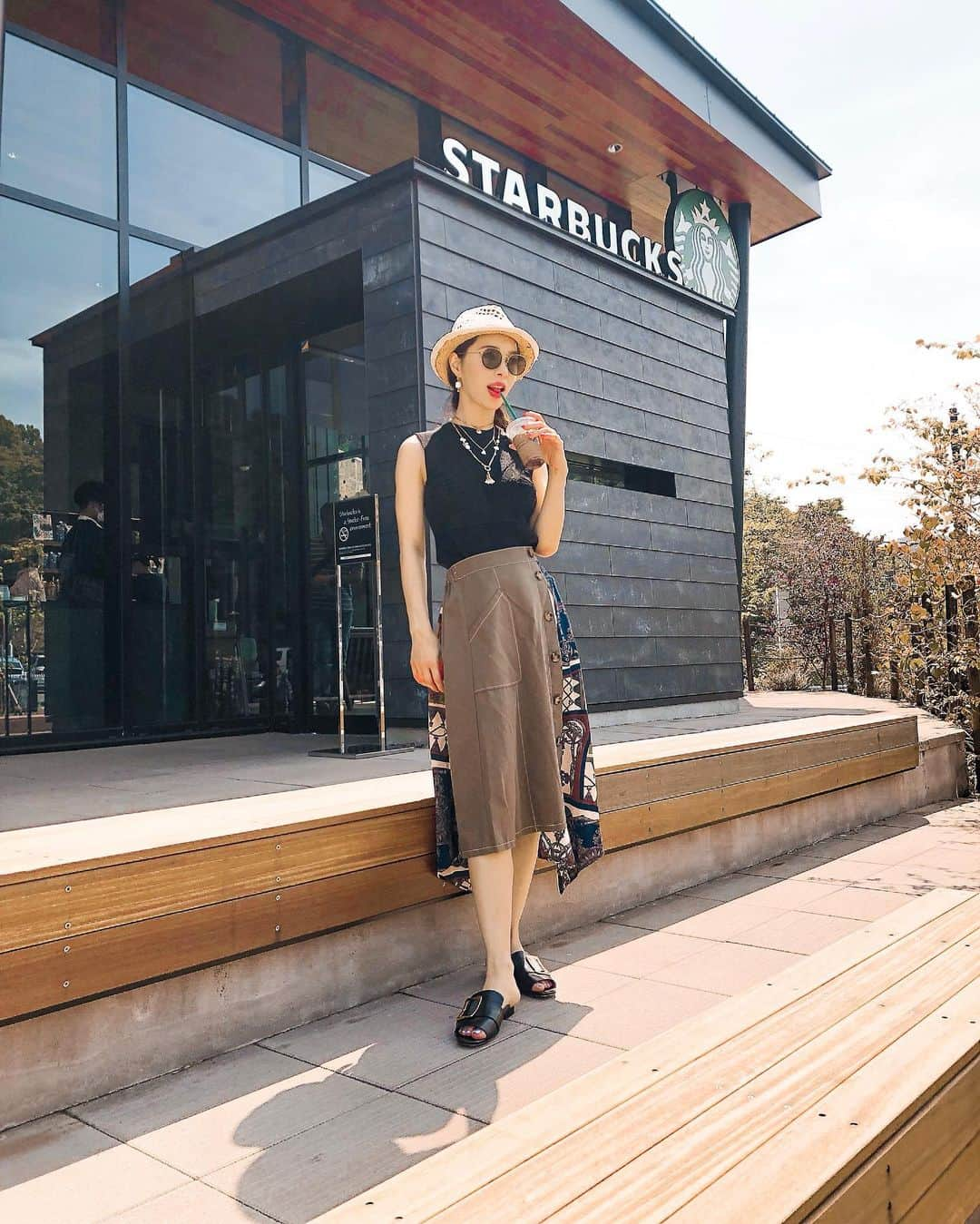 Gabrielaさんのインスタグラム写真 - (GabrielaInstagram)「#OOTD #Lookdodia #コーデ . . #Tops & #Skirt @murua_official  #Sandal @Bally  #Accessories @gas_bijoux_japan . . . . #fashion #summercode #ss #beachday #estilo #blogueira #夏コーデ #ムルーア #楽ちんコーデ #バリ ＃インスタグラマー」5月27日 1時52分 - rkgabriela