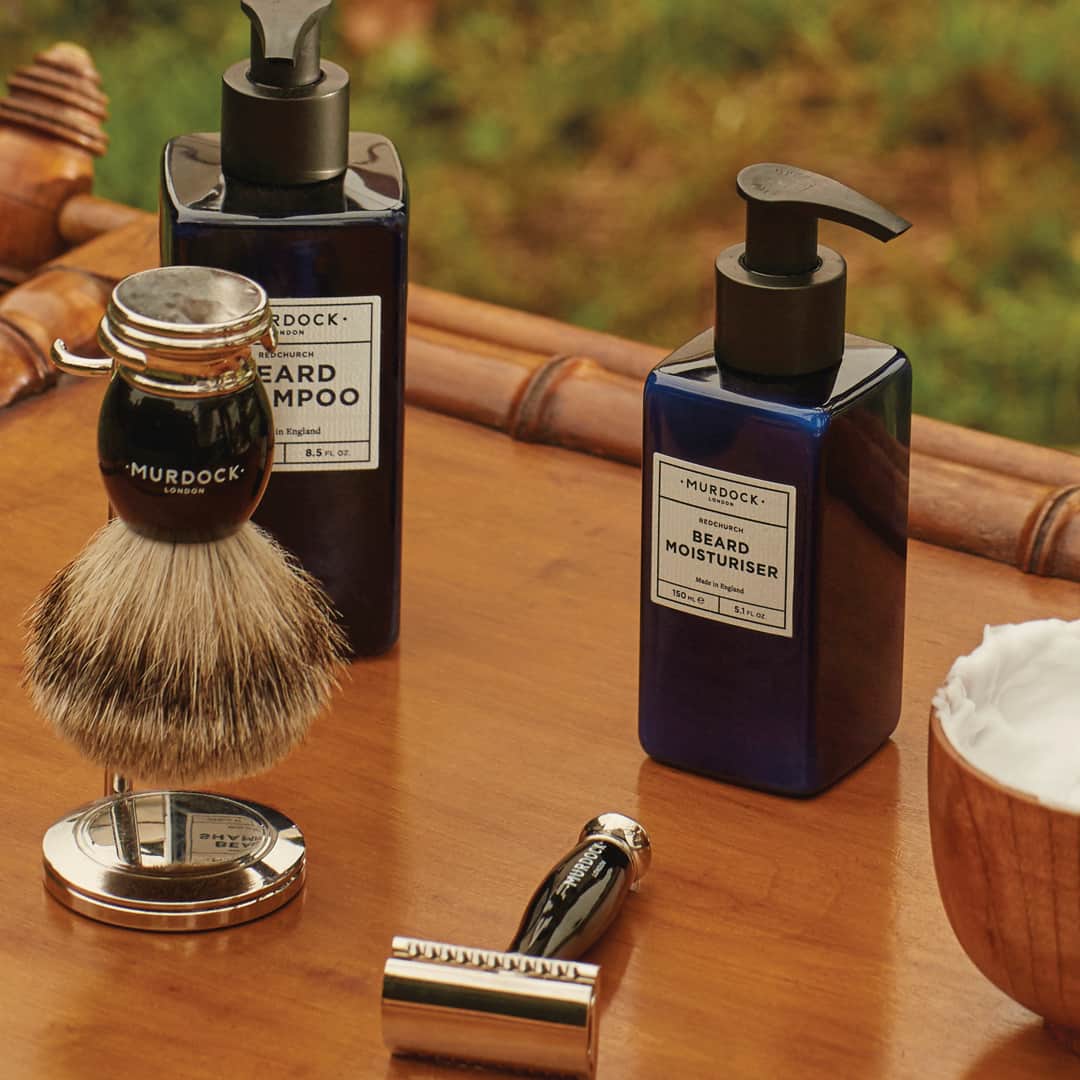 ハケットのインスタグラム：「Father's day is on the horizon. Make his day with something special from our Murdock grooming collection. #Hackett #FathersDay」