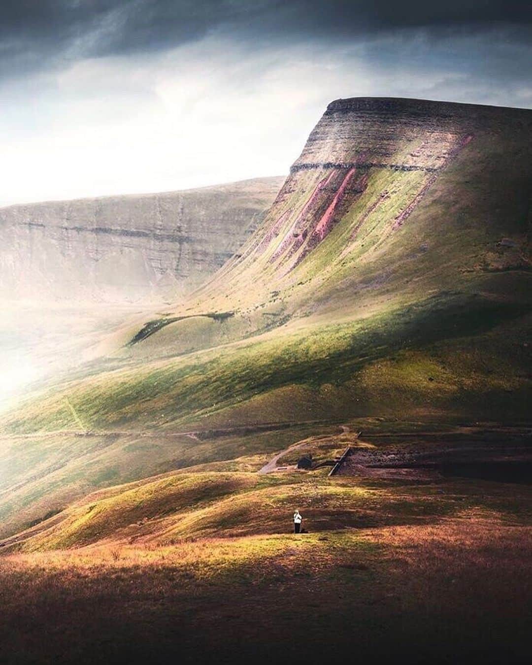Canon Photographyさんのインスタグラム写真 - (Canon PhotographyInstagram)「Sometimes you forget that the some of the most beautiful places are so close to home! These are a beautiful array of images from the Brecon Beacons National Park!  Photography | @mjowenhughes  Shot with a Canon 80d  #canon_photos #cpfeatureme #breconbeacons #breconbeaconsnationalpark #countryside #sunriselovers #moodyskies」5月27日 2時17分 - cpcollectives