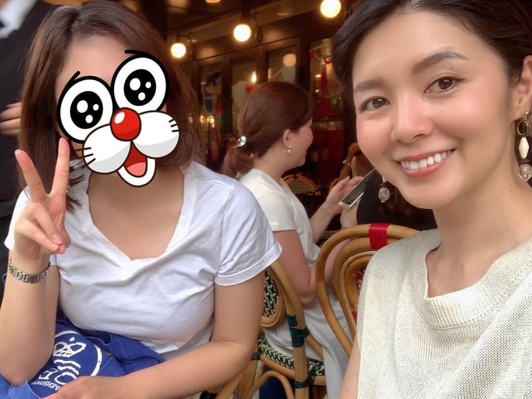 日下裕江さんのインスタグラム写真 - (日下裕江Instagram)「AUX BACCHANALES  紀尾井町のオー バカナルは 大人に落ち着いた雰囲気が素敵だった✨  外国人が多いので、 ちょっと海外にいる気分♪  スズメが沢山テーブルまでやって来るから可愛かった💓  大きなワンちゃん連れてるお客さんも多くて癒された🐶❀.*･ﾟ  #auxbacchanales #auxbacchanales紀尾井町 #cafe #terracecafe #オーバカナル紀尾井町 #テラスカフェ」5月27日 2時23分 - hiroe___h