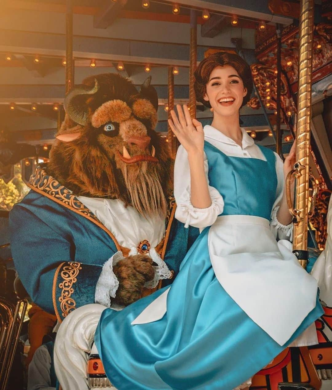 ディズニーランドさんのインスタグラム写真 - (ディズニーランドInstagram)「Enjoy a tale as old as time with classic magic and new memories. #Disneyland #Fantasyland (Photo: @disneywithashlee)」5月27日 2時27分 - disneyland