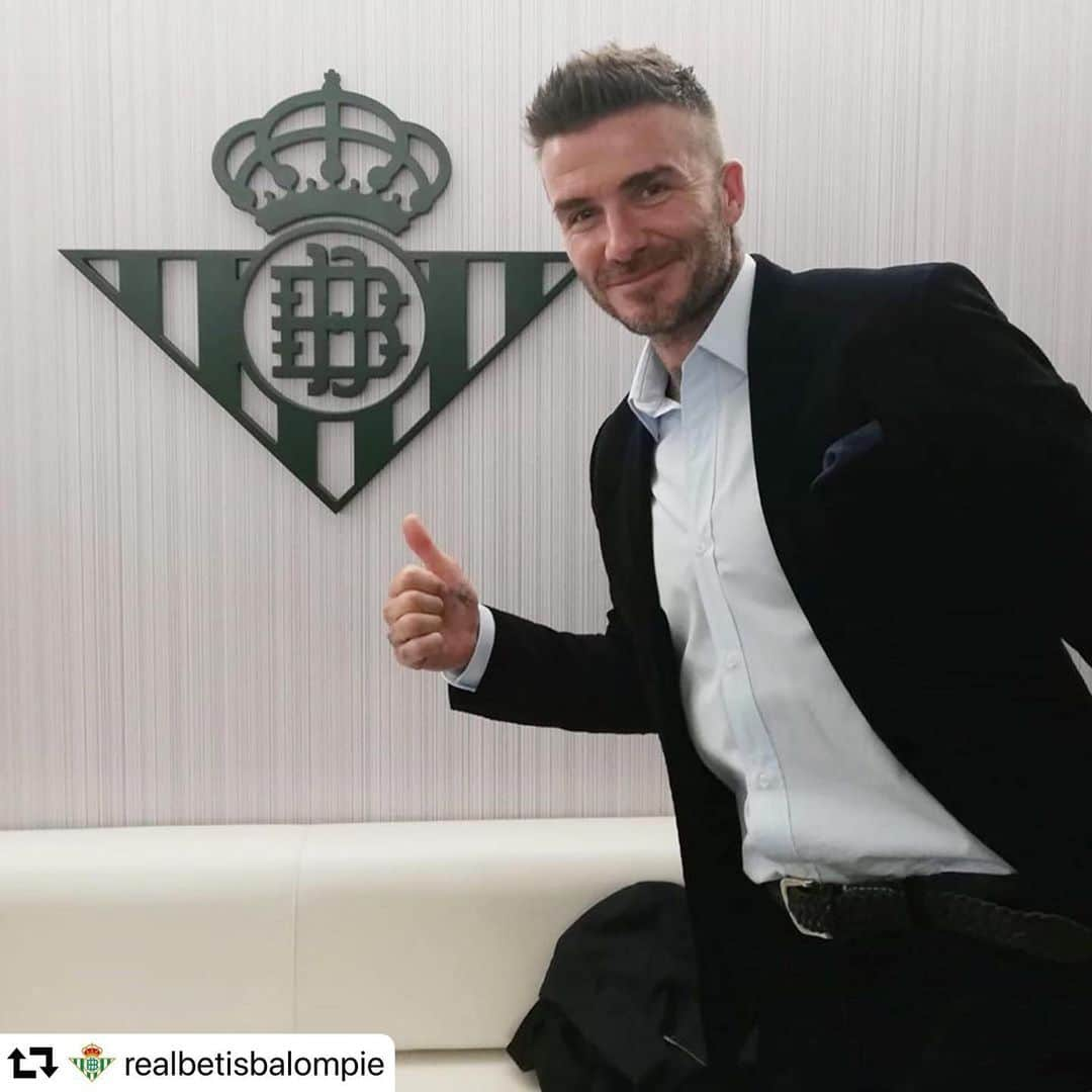 LFPさんのインスタグラム写真 - (LFPInstagram)「@realbetisbalompie had a special guest... ☺️👍🏻👔💚 • #Beckham #RealBetis #LaLigaSantander #LaLiga」5月27日 2時31分 - laliga