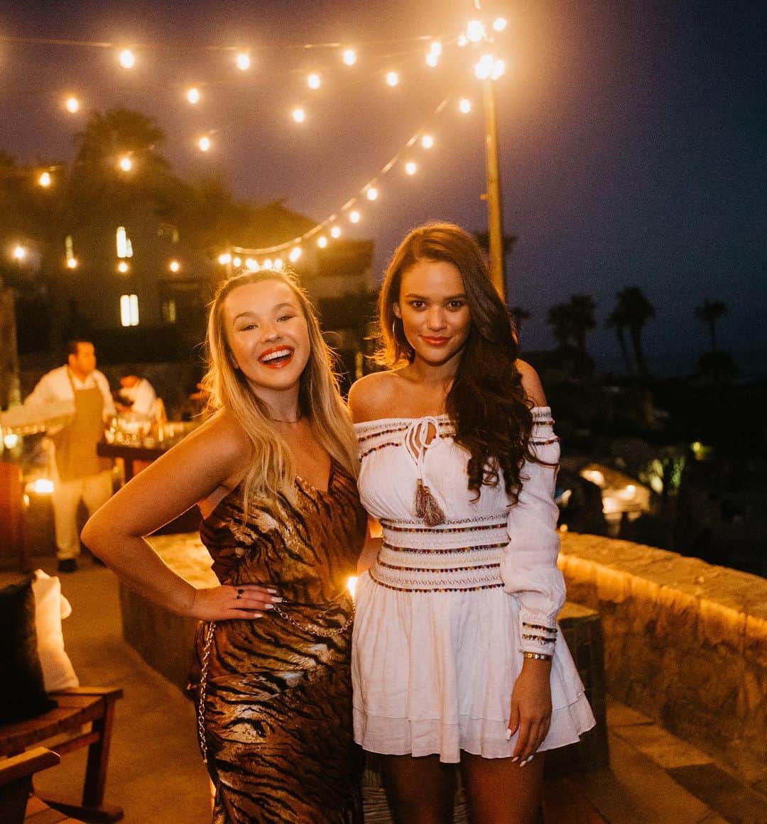 トーリ・ウェブスターのインスタグラム：「just SO ready for those special summer nights, with people I love ✨♥️ @madisonpettis」
