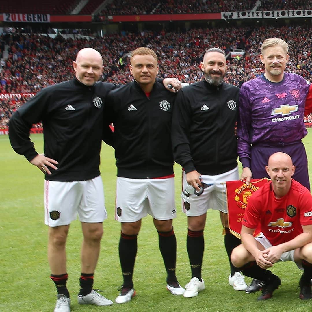 UEFAチャンピオンズリーグさんのインスタグラム写真 - (UEFAチャンピオンズリーグInstagram)「@manchesterunited legends in charity action today 🤩🙌 Who is your favourite from this squad?  #treble99」5月27日 2時38分 - championsleague