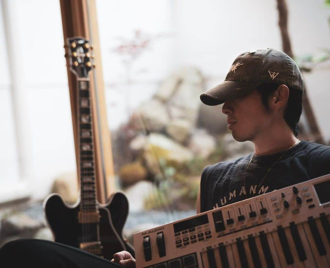 呉建豪さんのインスタグラム写真 - (呉建豪Instagram)「Tracking guitars in Kyoto while finishing up the songs for the album, plus writing new ones on top of that with... @davidluciusking the magnificent. #thewizard Super grateful for your generosity, and excited for what’s to come. These are the defining moments of what this album is going to be. David Lucious you are some kind of magical brotha! It’s been an amazing ride, and it’s jus the beginning. 📸:@moon.man.vintage Airbnb was perfect💯 #blessjngsonblessjng」5月27日 13時34分 - vannesswu