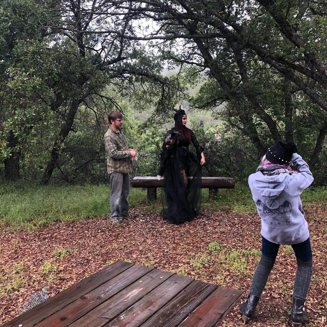 Rylaiさんのインスタグラム写真 - (RylaiInstagram)「BTS from our Photoshoots with @anabeldflux  It was cold and rainy- but absolutely spectacular for a photoshoot!! We started off the day STRONG with @iamswastishukla and Fox Ambassador Mikhail! . Photographer: @anabeldflux  Model: @iamswastishukla  Fox: Mikhail, Russian domesticated fox Handler: Dave Bassett @jabcecc . #photoshoot #bts #sandiegogram #foxphotos #photowithafox #mikhail #russians #russiandomesticatedfox #belyaevfox #silverfox #nonprofit #lovefoxes #behindthescenes」5月27日 12時08分 - jabcecc