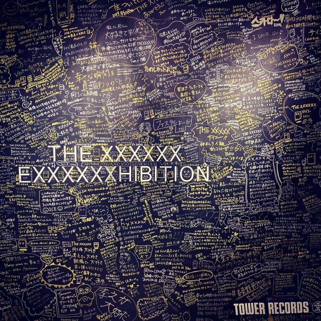 松田一輝さんのインスタグラム写真 - (松田一輝Instagram)「THE XXXXXX(ザシックス)の展示、行った。 グッズ、かわいい。  渋谷タワレコ8階にて！」5月27日 12時14分 - matsudakazuki