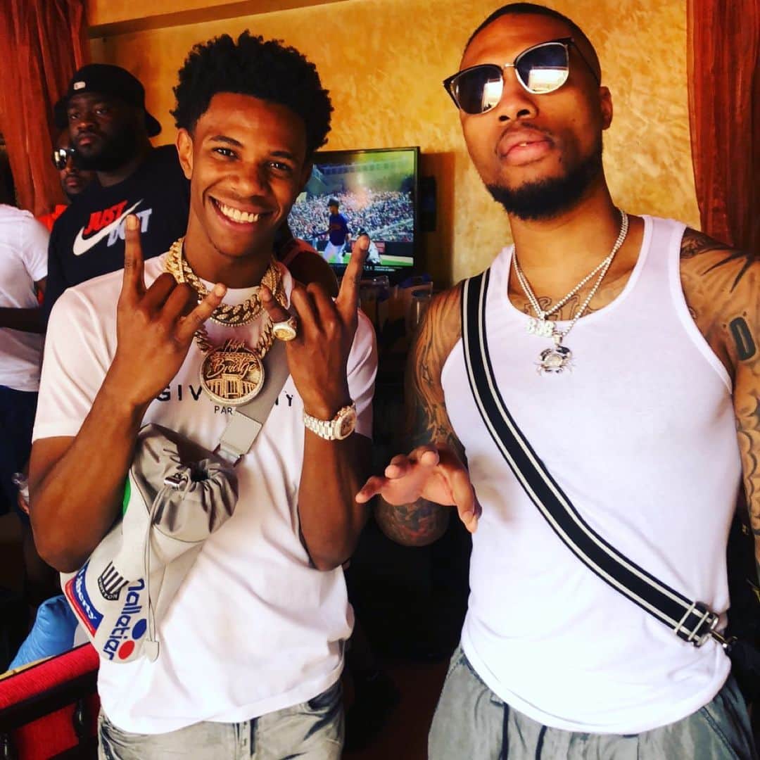 デイミアン・リラードのインスタグラム：「Rockin... @artisthbtl」
