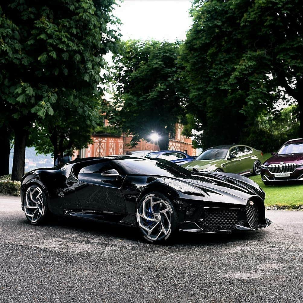 CarsWithoutLimitsさんのインスタグラム写真 - (CarsWithoutLimitsInstagram)「Bugatti La Voiture Noire ✒️ Photo @amin.siala  #CarsWithoutLimits #Toronto #Bugatti #LaVoitureNoire」5月27日 12時26分 - carswithoutlimits