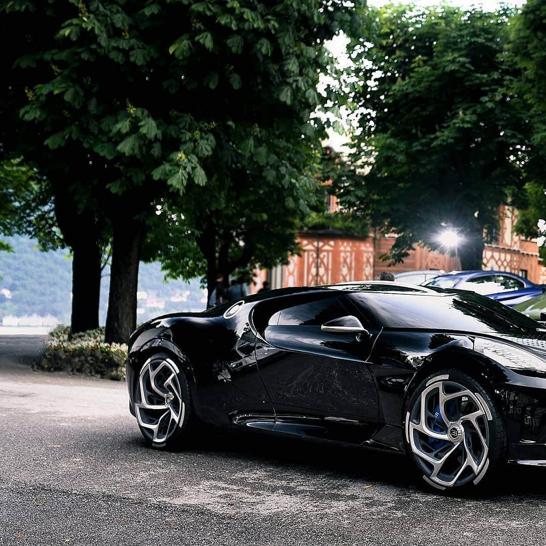 CarsWithoutLimitsさんのインスタグラム写真 - (CarsWithoutLimitsInstagram)「Bugatti La Voiture Noire ✒️ Photo @amin.siala  #CarsWithoutLimits #Toronto #Bugatti #LaVoitureNoire」5月27日 12時26分 - carswithoutlimits