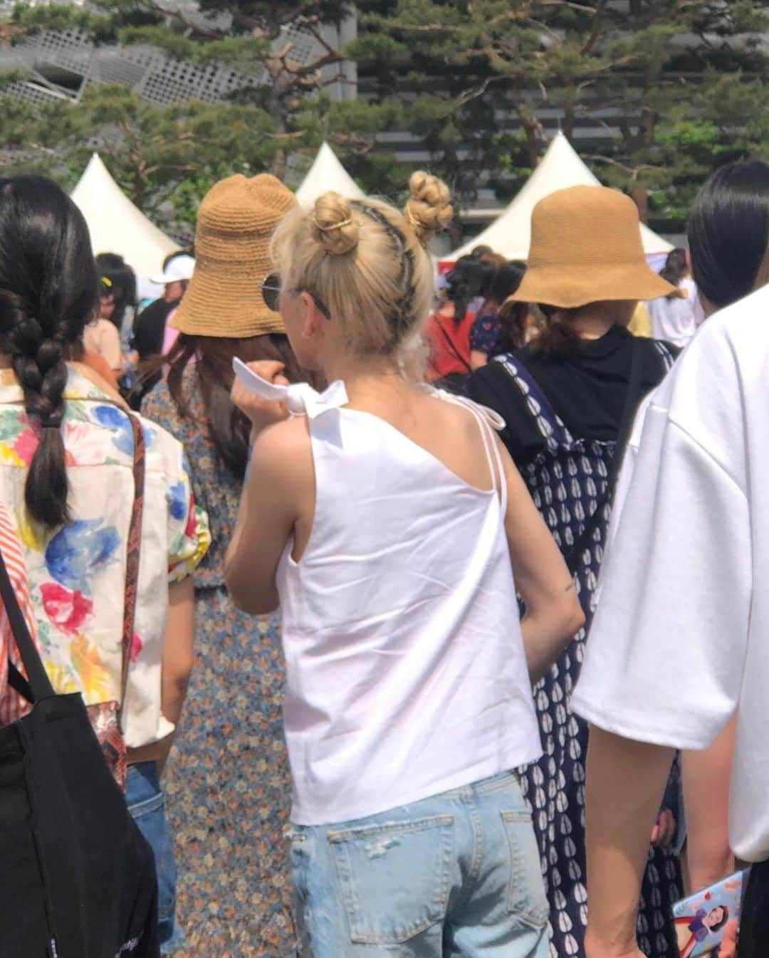 TAEYEONさんのインスタグラム写真 - (TAEYEONInstagram)「@taeyeon_ss Taeyeon at Seoul Jazz Festival ♥ Cr: ‪bluesky9608‬ #GirlsGeneration 💜 #Taeyeon 💜 #tiffany #sunny #yoona #seohyun #sooyoung #yuri #hyoyeon #taeny #snsd #gg #태연  #tysone #snsd #sone #soshi #แทยอน #taeny #taetiseo #girlgeneration #소녀시대  #AlwaysWithSNSD #태써티율효셩융서 #zero 🐶」5月27日 12時41分 - taeyeondaisy