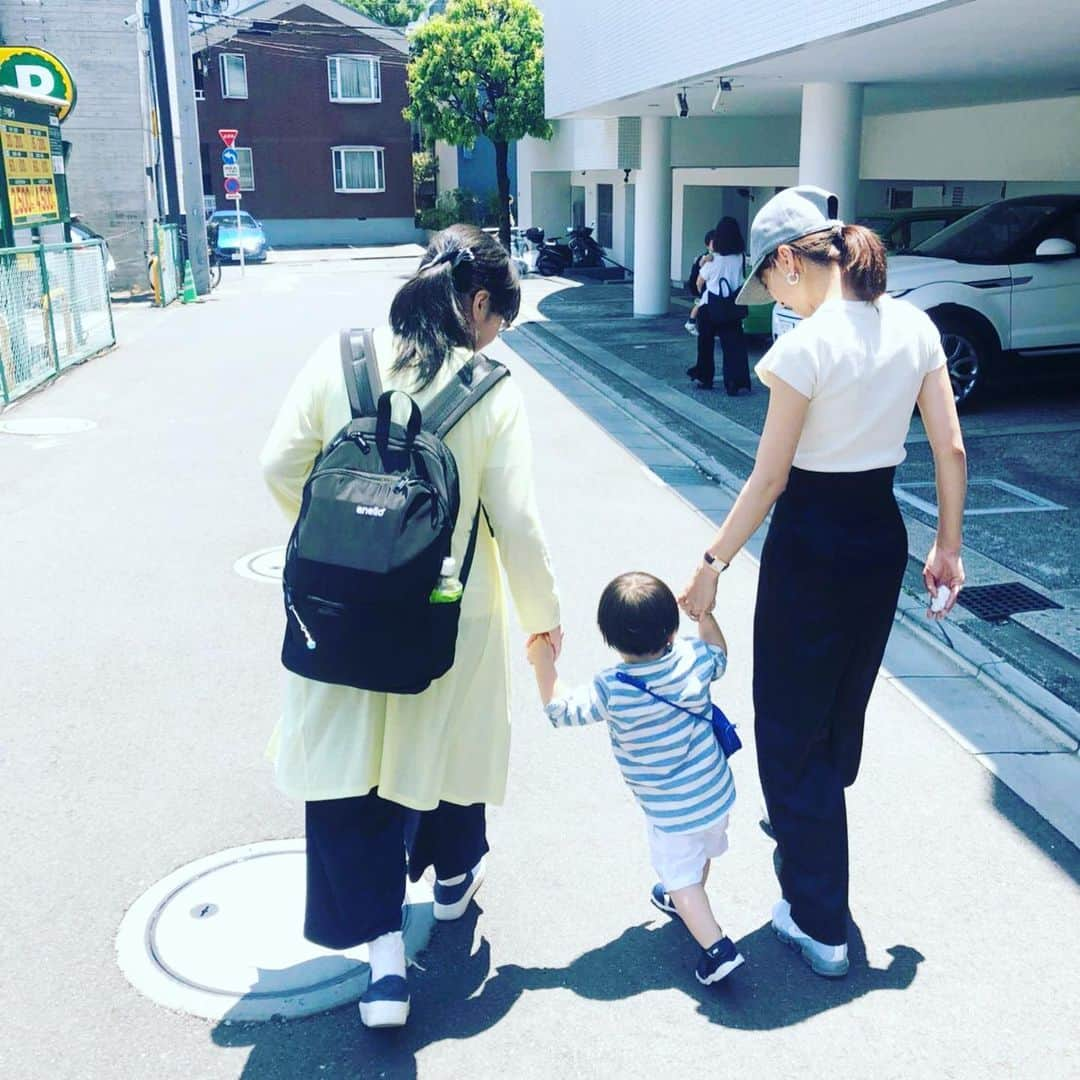 安田美沙子さんのインスタグラム写真 - (安田美沙子Instagram)「先日、北海道のいとこが、東京に来たので、みんなでブランチしました💕 結婚したばかりで、おめでとうも言えたし、みんなで令和初の明治神宮のお参りにも行けました😊✨ おみやげに貰ったアンパンマンのポーチが気に入りすぎてずっと離さない息子。 そして、暑くてフライドポテトが食べたくなるかあちゃん。 次は北海道に帰る約束をして、お別れしました。 間違いなく食い倒れツアーがしたい❤️ #instagood #family #blunch  #anpanman #congratulations  #married #shirts @florent___official  pants #greed」5月27日 12時55分 - yasuda_misako