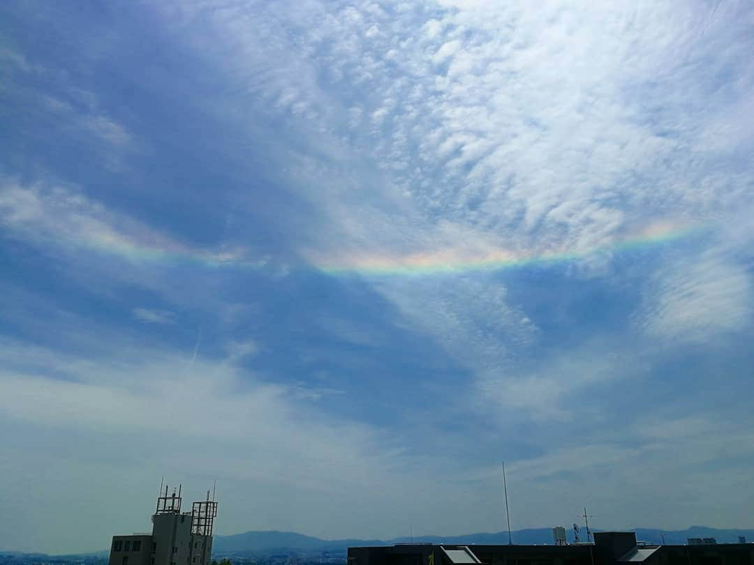 林智美 さんのインスタグラム写真 - (林智美 Instagram)「｢環水平アーク｣ というらしい🌈  お天気下り坂のサインなんだって🙃  #FM滋賀 #eradio #style #ラジオ #radio #生放送 #ラジオDJ #滋賀 #大津 #虹 #環水平アーク #虹スタグラム #🌈」5月27日 12時53分 - h_tomomi_i