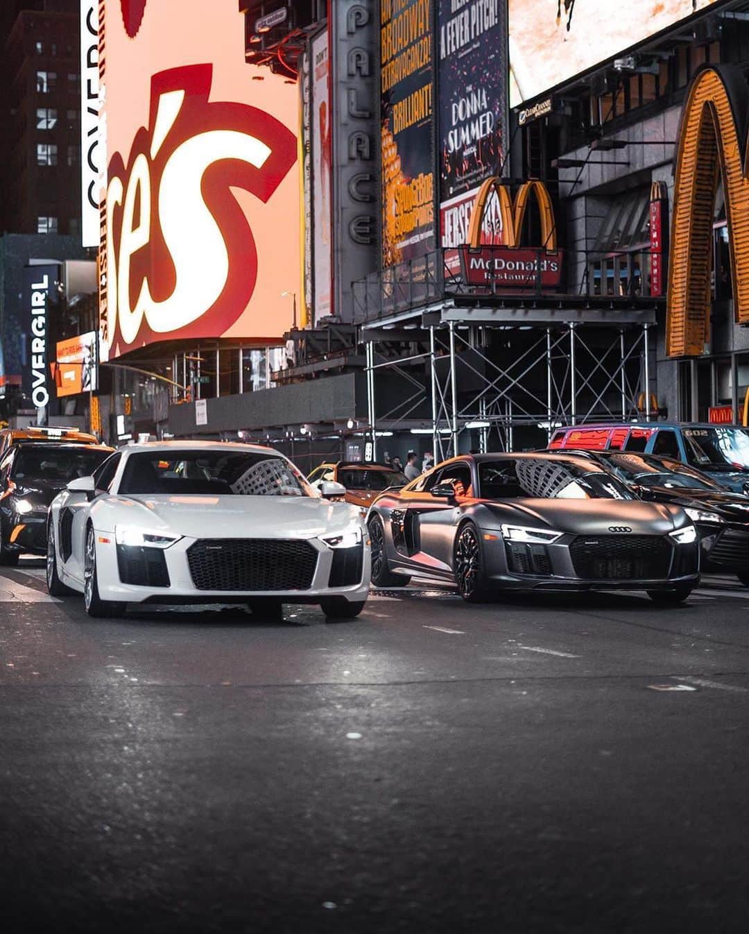 CARLiFESTYLEさんのインスタグラム写真 - (CARLiFESTYLEInstagram)「Pure White or Stealthy Grey? Photo by @r.ego #carlifestyle」5月27日 13時01分 - carlifestyle