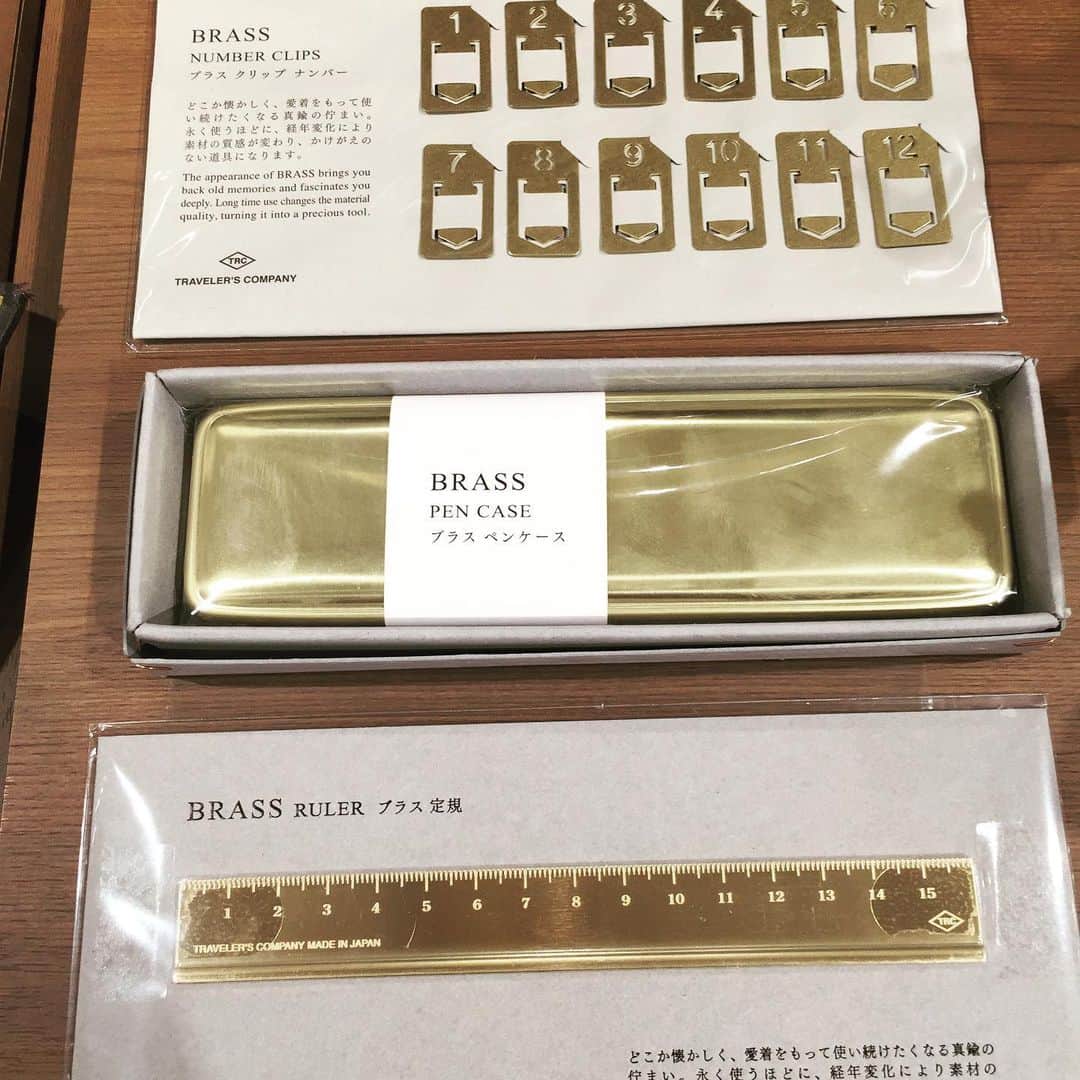 Omotecho Style Storeさんのインスタグラム写真 - (Omotecho Style StoreInstagram)「Brass Goods  真鍮（しんちゅう）製のグッズは、使い込むほどに味わいが出てくるから、愛着が湧き、かけがえのない道具になります。  クリップ ¥1,200 ペンケース ¥3,800 定規 ¥1,200 全て税抜価格  #ステーショナリー#おしゃれ文具#プレゼント最適#経年変化#愛着の湧く道具#岡山表町#omotecho style store#表町スタイルストア」5月27日 13時04分 - omotechostylestore