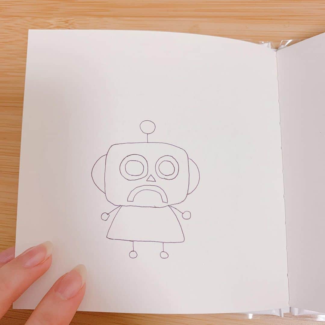 久保陽香さんのインスタグラム写真 - (久保陽香Instagram)「. こないだ描いたロボット(一応ね)と ちょっと似てるロボットを見つけて嬉しかった。笑」5月27日 13時16分 - kubo_haru