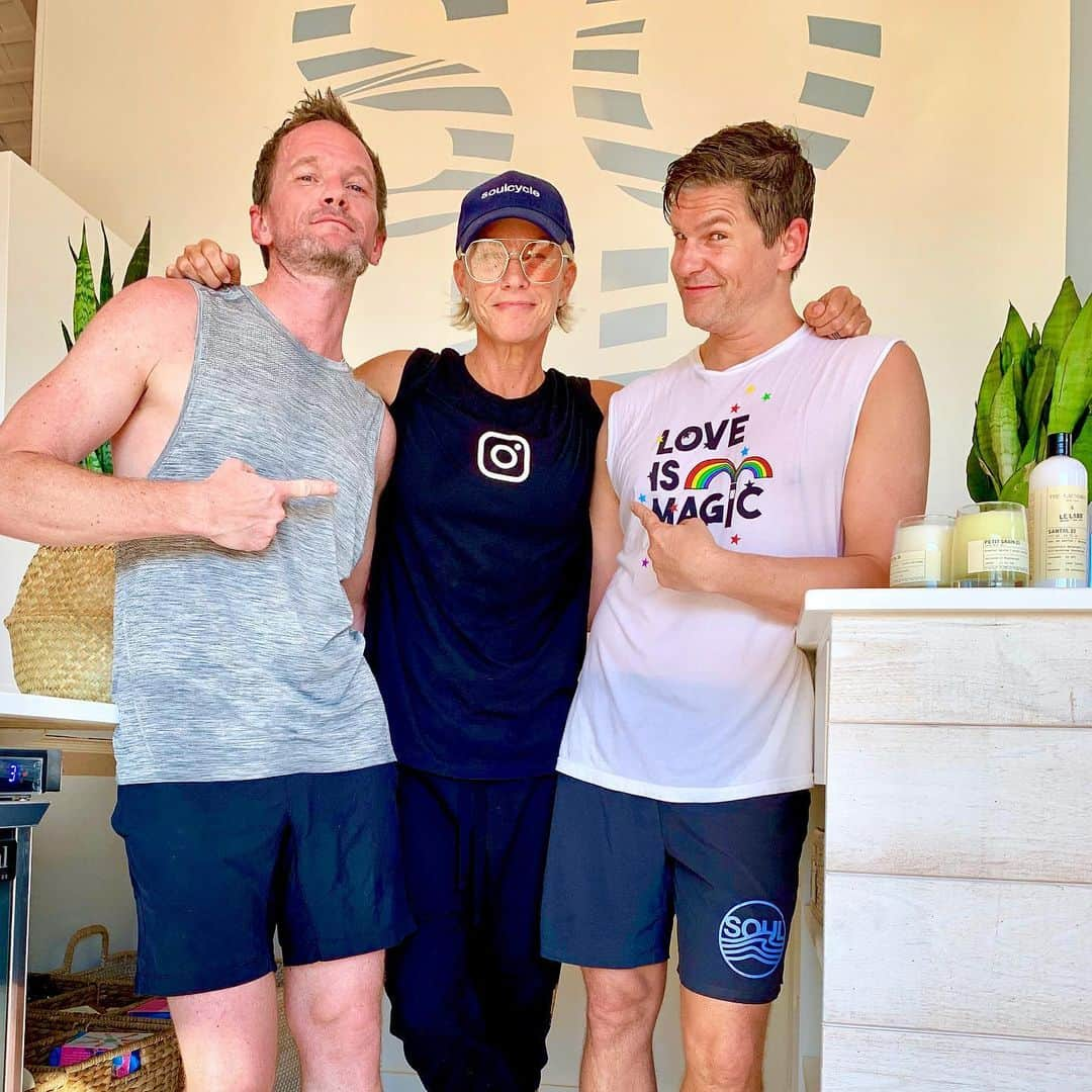 ニール・パトリック・ハリスさんのインスタグラム写真 - (ニール・パトリック・ハリスInstagram)「Taking a @soulcycle class led by @staceygnyc makes me feel like I’m one of the cool kids. Thanks for the sweaty inspiration, you’re amazing. And thank you, @dbelicious, for your inspired cardiovascular motivation. #soulcycle #lelabo」5月27日 13時16分 - nph