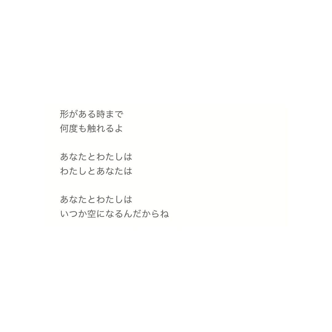 ラブリさんのインスタグラム写真 - (ラブリInstagram)「私の小さな恋人 るいとが書いた"あいの形" ❤︎ 形について一年前に 詩を書いたことを思い出したので 貼り付けます」5月27日 13時28分 - loveli_official