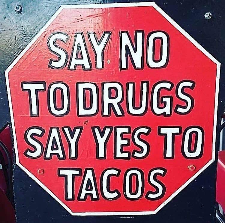 ダニー・トレホさんのインスタグラム写真 - (ダニー・トレホInstagram)「Say no to drugs say Yes to Tacos . . . #taco #tacos #dannytrejo #machete #saynotodrugs #sayyestotacos #trejostacos」5月27日 4時29分 - officialdannytrejo