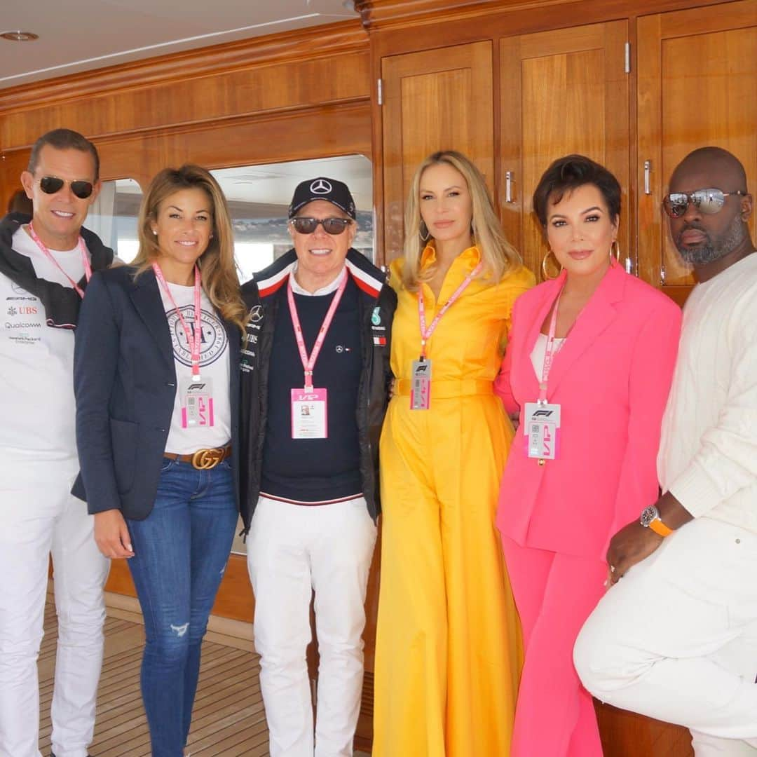 クリス・ジェンナーさんのインスタグラム写真 - (クリス・ジェンナーInstagram)「Race day in Monaco!! @coreygamble @mrshilfiger @thomasjhilfiger #monacograndprix makeup @ash_kholm styles by @charroxstylist suit by @versace」5月27日 4時41分 - krisjenner