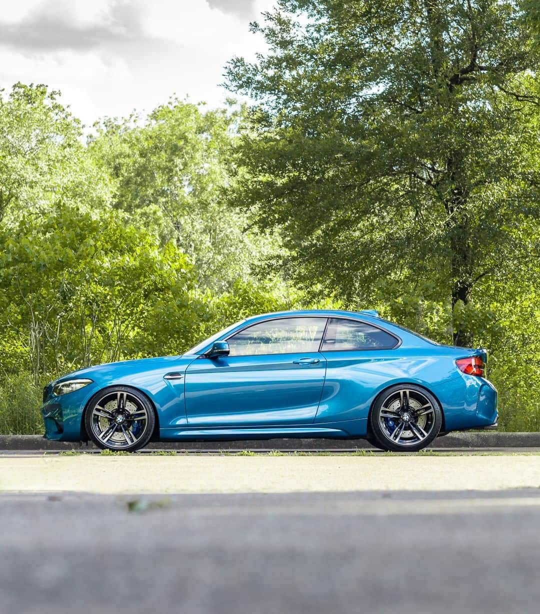BMWのインスタグラム：「When the wild is calling. The BMW M2 Coupé. #BMWrepost @dr_m2sko #BMW #M2 #BMWM __ BMW M2 Coupé: Fuel consumption in l/100 km (combined): 8.5. CO2 emissions in g/km (combined): 199. The values of fuel consumptions, CO2 emissions and energy consumptions shown were determined according to the European Regulation (EC) 715/2007 in the version applicable at the time of type approval. The figures refer to a vehicle with basic configuration in Germany and the range shown considers optional equipment and the different size of wheels and tires available on the selected model. The values of the vehicles are already based on the new WLTP regulation and are translated back into NEDC-equivalent values in order to ensure the comparison between the vehicles. [With respect to these vehicles, for vehicle related taxes or other duties based (at least inter alia) on CO2-emissions the CO2 values may differ to the values stated here.] The values of the vehicles are preliminary. The CO2 efficiency specifications are determined according to Directive 1999/94/EC and the European Regulation in its current version applicable. The values shown are based on the fuel consumption, CO2 values and energy consumptions according to the NEDC cycle for the classification. For further information about the official fuel consumption and the specific CO2 emission of new passenger cars can be taken out of the „handbook of fuel consumption, the CO2 emission and power consumption of new passenger cars“, which is available at all selling points and at https://www.dat.de/angebote/verlagsprodukte/leitfaden-kraftstoffverbrauch.html.」