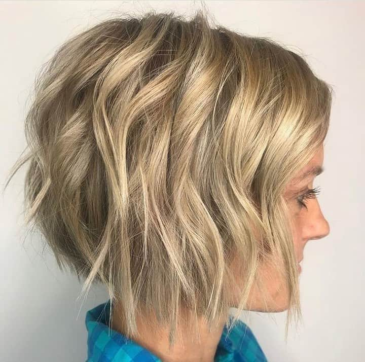 CosmoProf Beautyさんのインスタグラム写真 - (CosmoProf BeautyInstagram)「Can we take a moment to appreciate this perfectly styled bob?✂👏 ✨ @emilyandersonstyling styled with @bedheadbytigi Small Talk on damp hair, Queen Beach Salt Infused Texture Spray at the roots and waved and pieced out with Manipulator Texturizer. ✨ Save on select #bedheadbytigi styling products, including the High Tides and Good Vibes Styling duos, this month at #cosmoprofbeauty where you are #licensedtocreate . . #repost @tigiprofessionals #tigiprofessional #shorthaircut #yourvibeourtribe #tigi #livedinhair #livedincolor」5月27日 5時00分 - cosmoprofbeauty