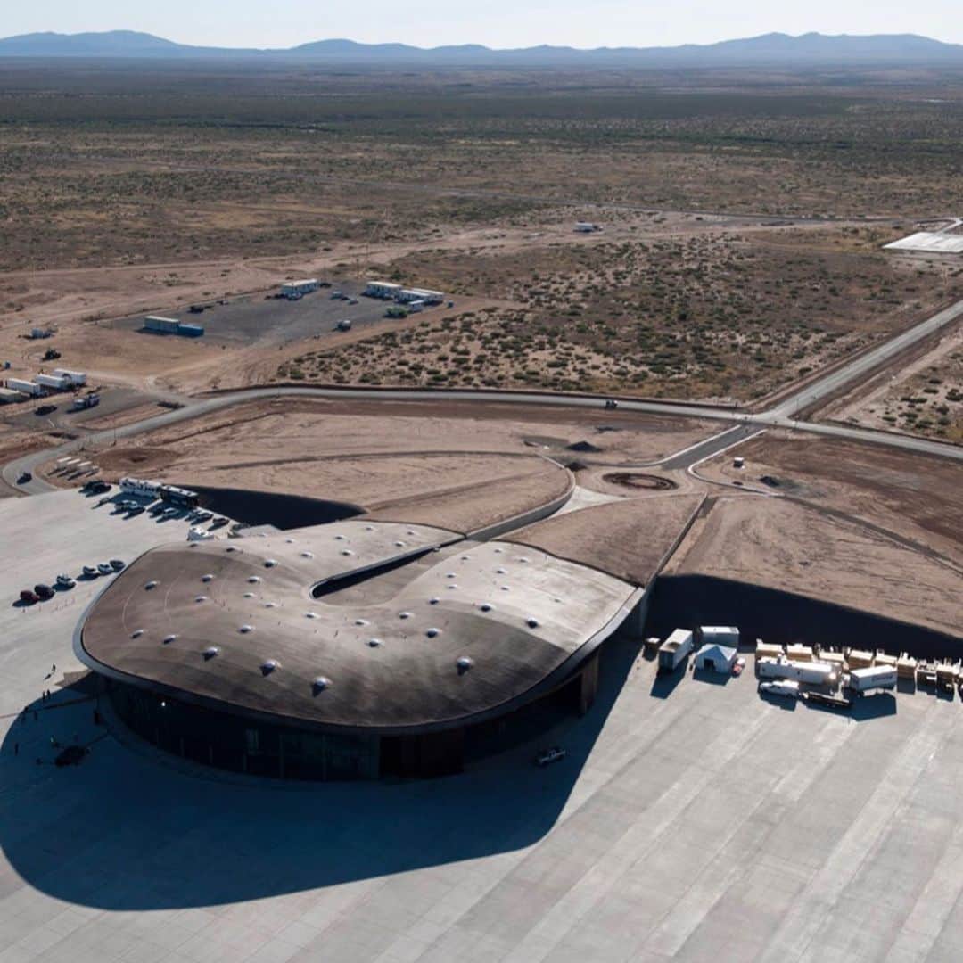 ノーマン・フォスターさんのインスタグラム写真 - (ノーマン・フォスターInstagram)「Our Virgin Galactic Spaceport in New Mexico is now taking off - a flashback in time」5月27日 5時21分 - officialnormanfoster