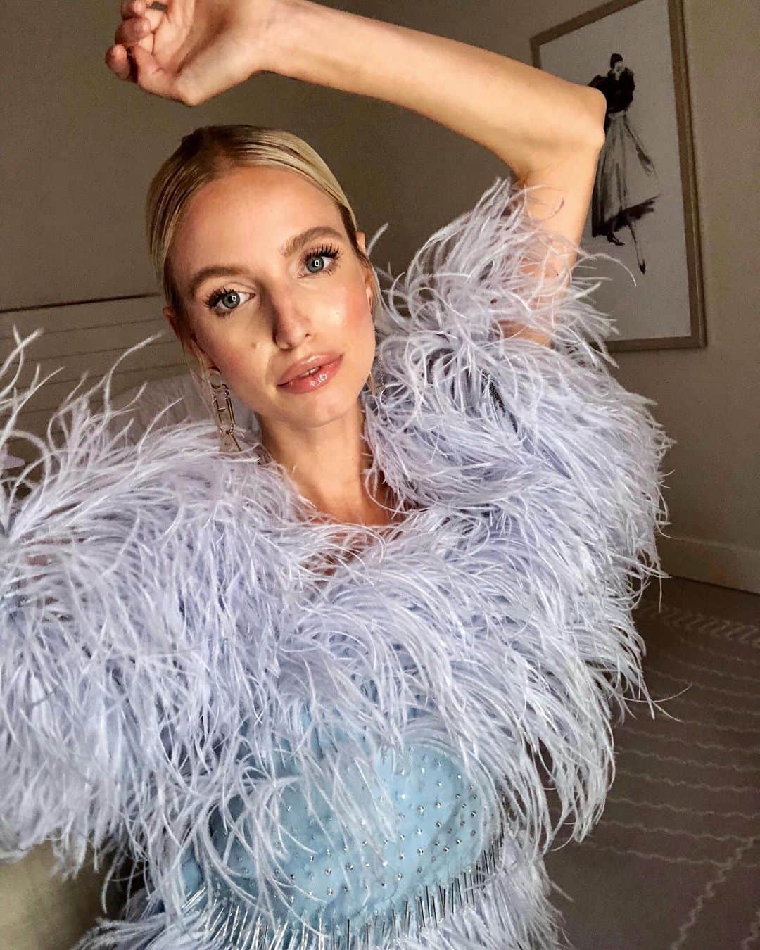 レオニー・ハンネさんのインスタグラム写真 - (レオニー・ハンネInstagram)「Never too fancy for Cannes. 🧜🏻‍♀️ Anzeige/ From my last night wearing @ingieparis, makeup by @rada_jurkovic. #Cannes #Cannes72」5月27日 5時24分 - leoniehanne