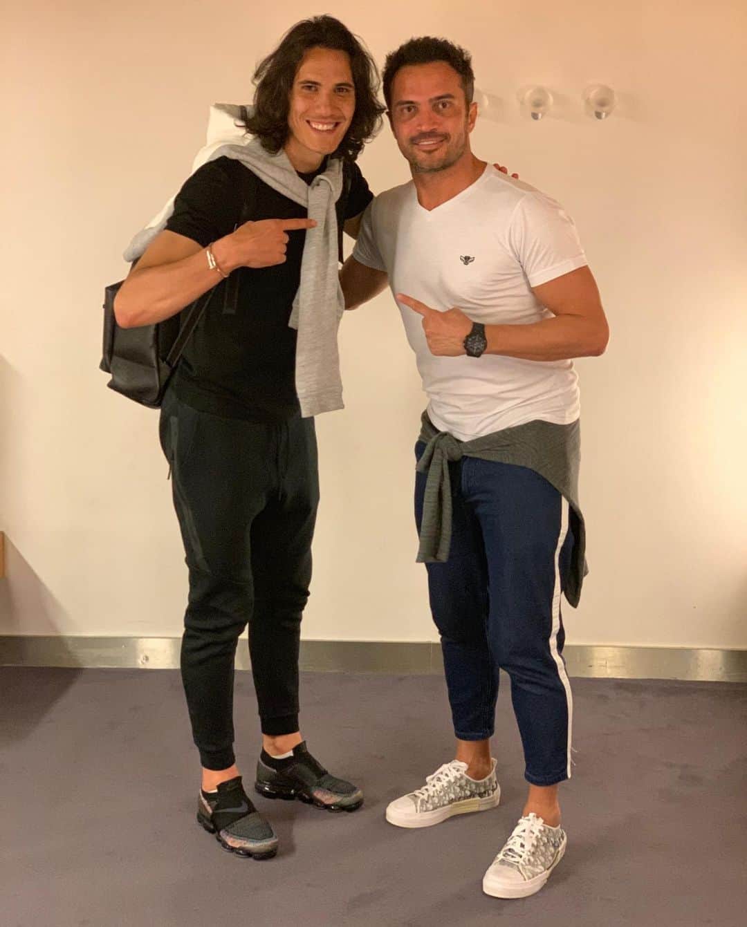 アレッサンドロ・ローザ・ヴィエイラのインスタグラム：「Un placer amigo 🇧🇷 🇺🇾 @cavaniofficial21 - Um prazer amigo @cavaniofficial21 #CopaAmerica ✈️ 🇧🇷」
