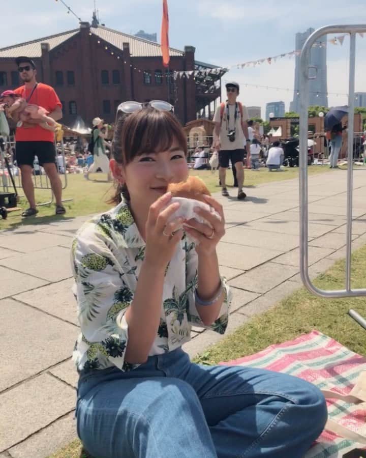 のインスタグラム：「🎪♡ 2年連続の#greenroom ◡̈⃝︎⋆︎*🌳 オシャレな空間とオシャレな音楽✨ 最高だったな💖 音楽フェスに合わせて#oceanpacific のブースで アロハシャツ＆サコッシュを買ったよ🍍🌺 どっちも可愛すぎる( 👍ᐛ)👍💕 ＊ #greenroomfestival #musicfestival #yokohama #yokohamaredbrickwarehouse #music #kreva #fes #alohashirt #op #グリーンルーム #グリーンルームフェスティバル #音楽フェス #横浜 #赤レンガ #フェスコーデ #オーシャンパシフィック #アロハシャツ #サコッシュ #阪本智子 #ポニーテール」