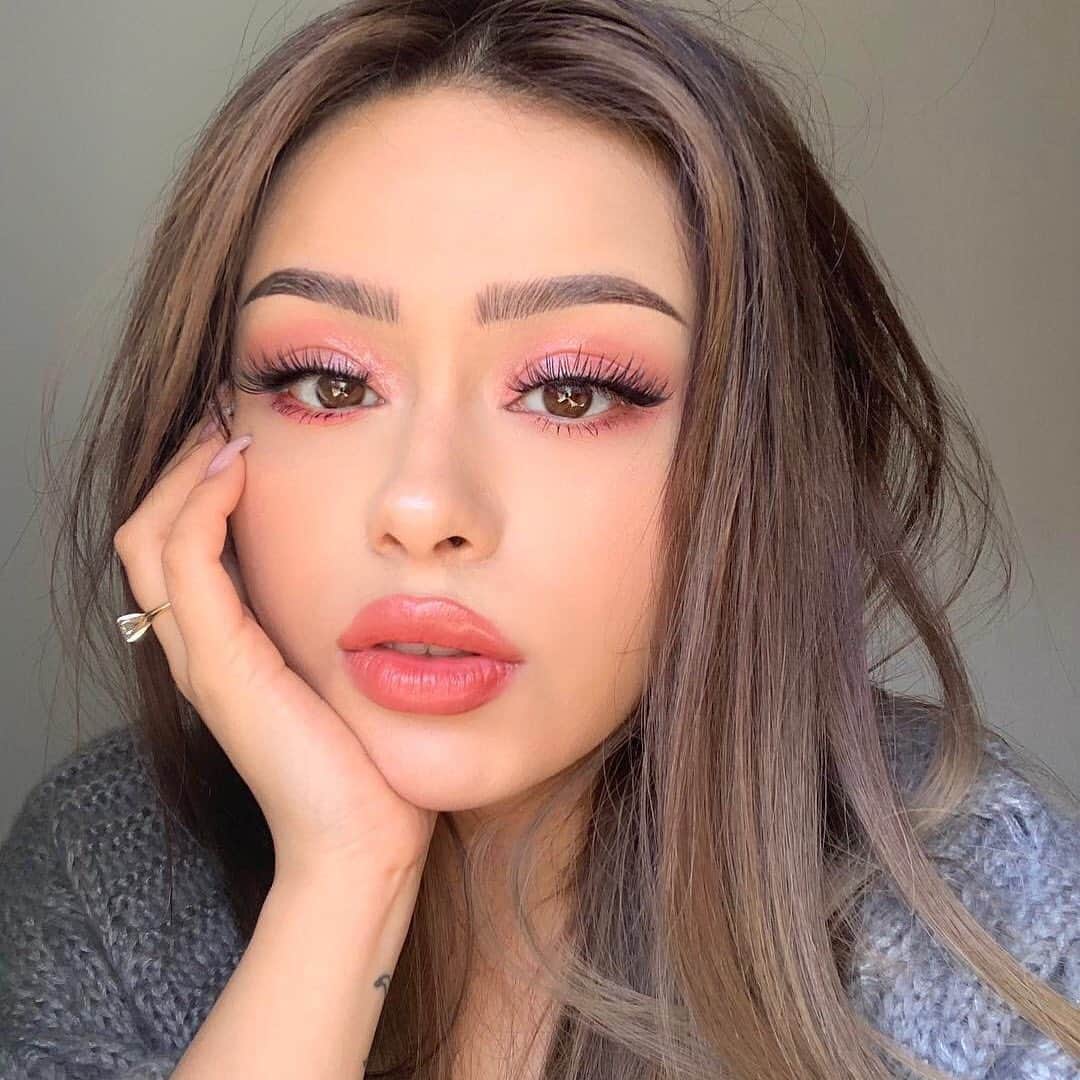 Too Facedさんのインスタグラム写真 - (Too FacedInstagram)「@hayley_bui perfects her gorgeous complexion with our It's Bananas Setting Powder! 🍌 #regram #toofacedtutti #toofaced」5月27日 6時01分 - toofaced