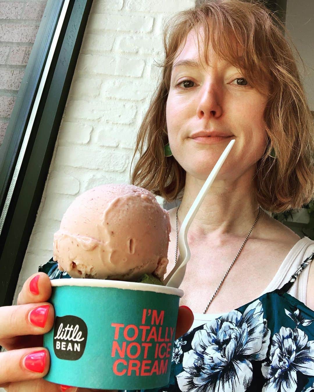 アリシア・ウィットさんのインスタグラム写真 - (アリシア・ウィットInstagram)「thank you Portland! all the yes please to this delicious vegan ice cream from @littlebeanpdx. made from chickpeas!! a few stolen hours are not nearly enough time in this amazing city, but what perfect sustenance to prepare for my gig tonight in a few hours at @crystalballroom Lola’s Room! tickets are still available at the door. we go on at 7 sharp!」5月27日 6時12分 - aliciawitty