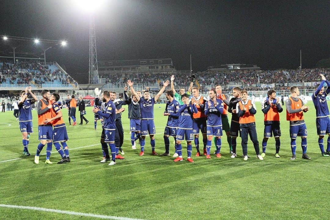 ルカ・マッローネのインスタグラム：「Avanti butei! Non molliamo mai! #DaiVerona」