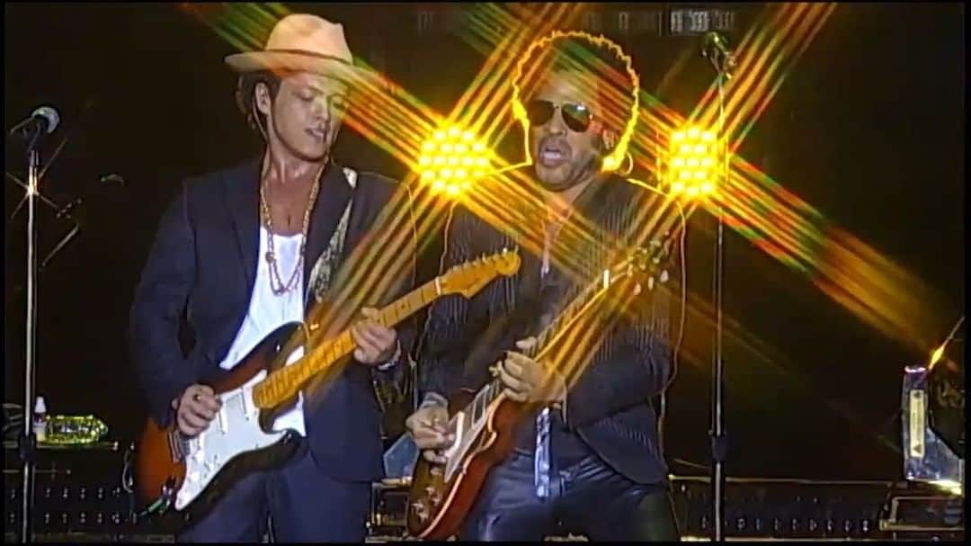 ブルーノ・マーズのインスタグラム：「Happy Birthday @Lennykravitz You’ve accomplished so much and continue to do so. You’ve written Songs that i wish I’ve written and you’re in better shape today than I’ve ever been my entire life. #Fuck 🤣 Thank you for being fearless and reminding the world to let love rule. 🥂」