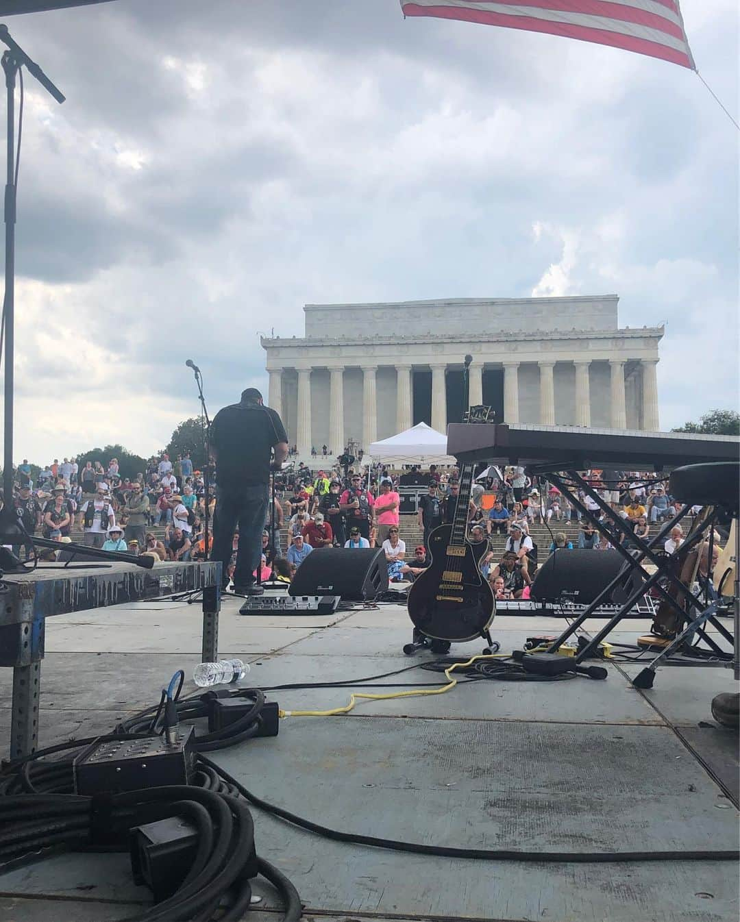 ロバート・パトリックさんのインスタグラム写真 - (ロバート・パトリックInstagram)「To my friend Arti Muller and everyone in “Rolling Thunder” thank you for your commitment to the POW/MIA of our nations Armed Forces. 32 years of breaking down the Wall of silence and abandonment! I have a new perspective of what our Vietnam Veterans endured over there,  and when they returned. Welcome Home! #rollingthunder #goldstarmoms #woundedwarriors #veterans #vietnam #harleydavidson #memorialday」5月27日 6時57分 - ripfighter