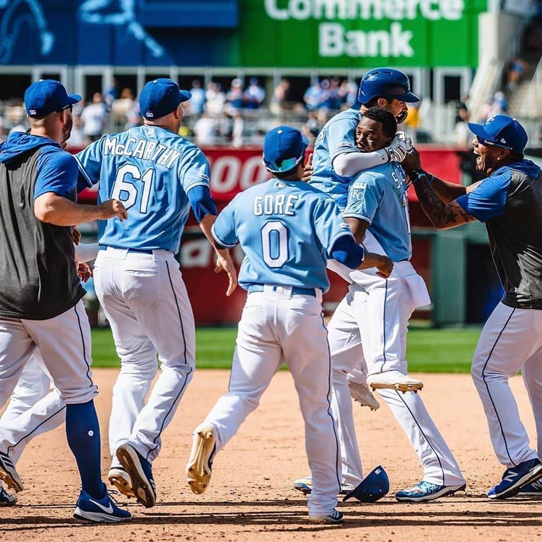 サルバドール・ペレスさんのインスタグラム写真 - (サルバドール・ペレスInstagram)「Great win today guys #royals #2019season buen juego y buena victoria equipo #elniñoteam🇻🇪」5月27日 7時11分 - salvadorp13