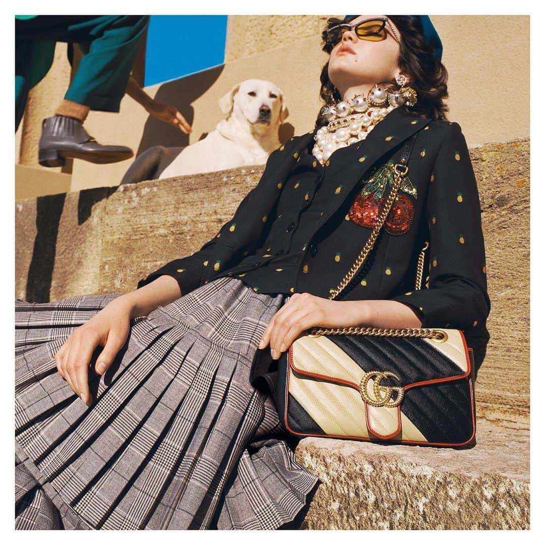 グッチさんのインスタグラム写真 - (グッチInstagram)「Diagonal two-toned stripes embellish the new leather #GGMarmont bag from #GucciPreFall19 by @alessandro_michele. Discover the collection through link in bio. #AlessandroMichele」5月27日 7時12分 - gucci