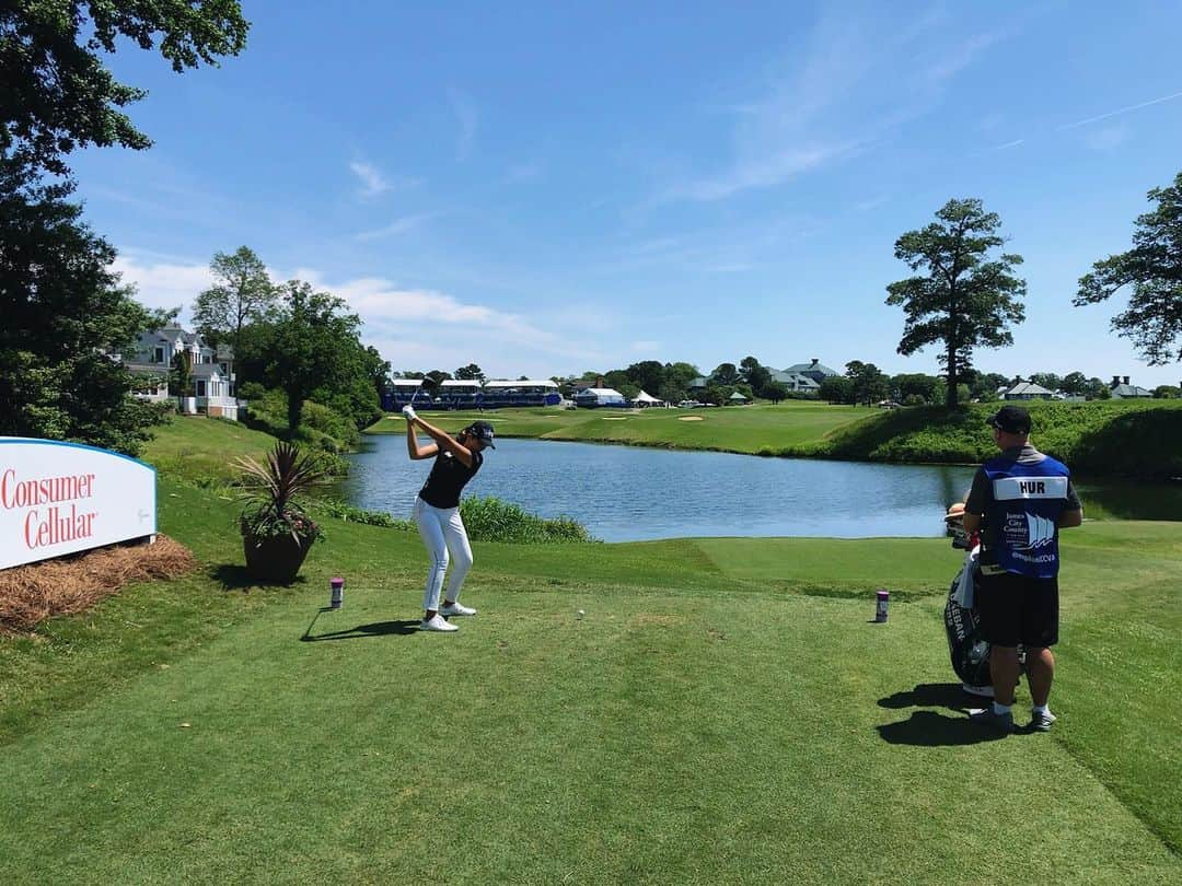 ハー・ミジョンさんのインスタグラム写真 - (ハー・ミジョンInstagram)「Wow It was my 11th times to play in Kingsmill resort👊 Thanks a lot for all the volunteers and sponsors!! #williamsburg #kingsmillresort #puresilk」5月27日 7時21分 - mi_jung1205