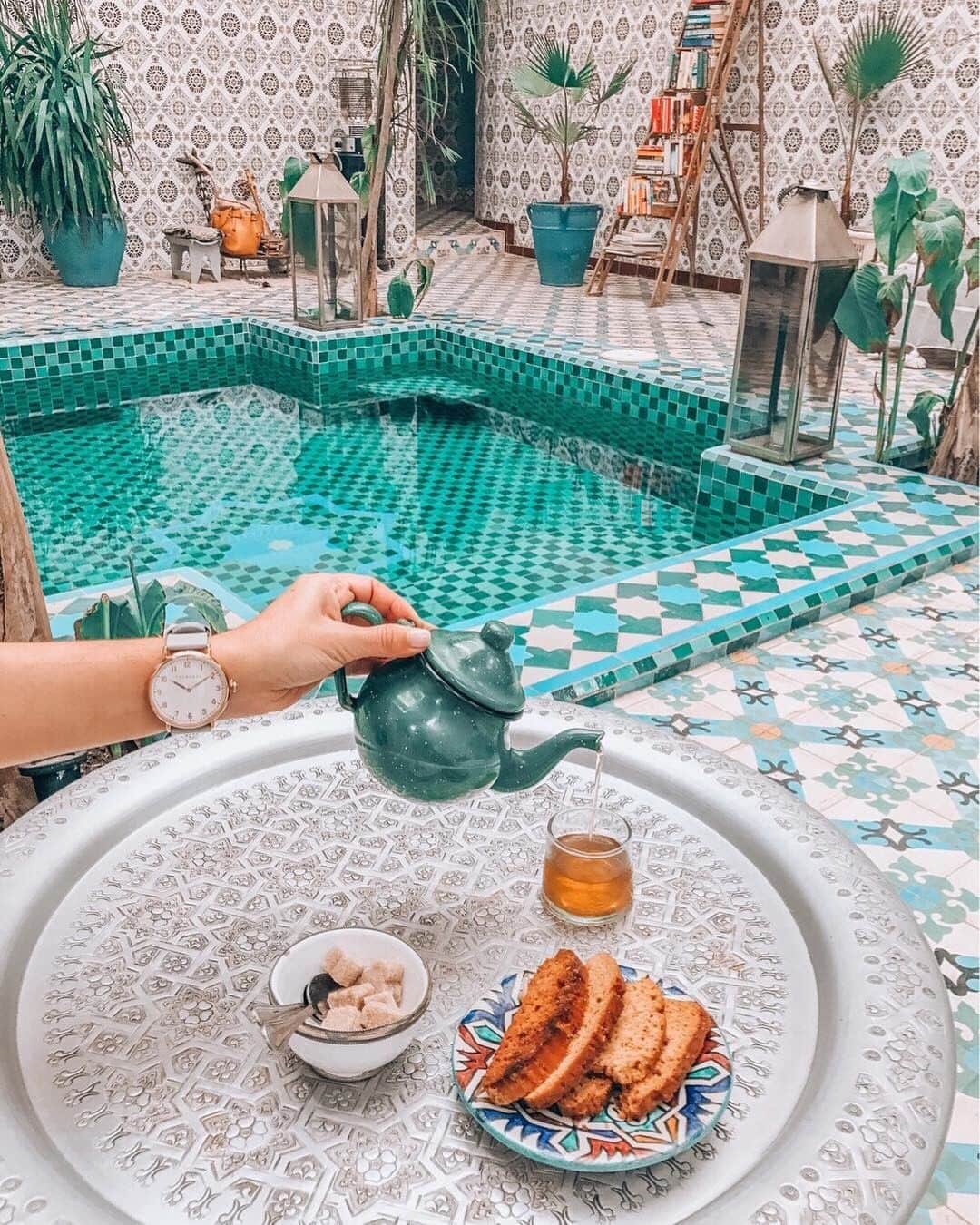 The Horseさんのインスタグラム写真 - (The HorseInstagram)「If only all mornings looked like this. Tea time in Morocco 💫 ⠀⠀⠀⠀⠀⠀⠀⠀⠀ #morocco #watchtime #traveller #explore」5月27日 7時40分 - the_horse