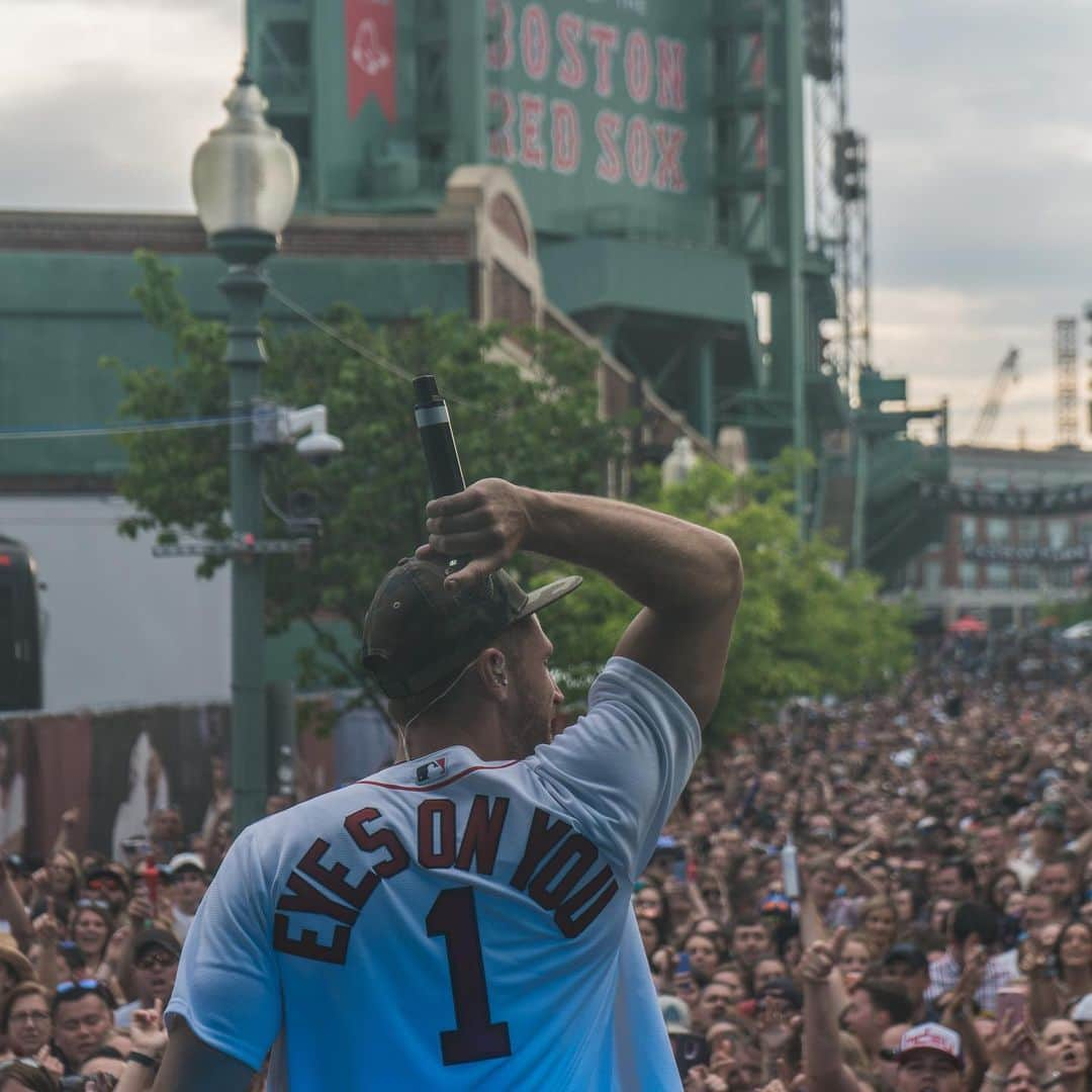 チェイス・ライスさんのインスタグラム写真 - (チェイス・ライスInstagram)「What a damn way to end this absolutely insane week, Boston I’ll always love you🤘🏼 Pics:@codycannon Pics:@clarkeywithacamera」5月27日 7時33分 - chaserice