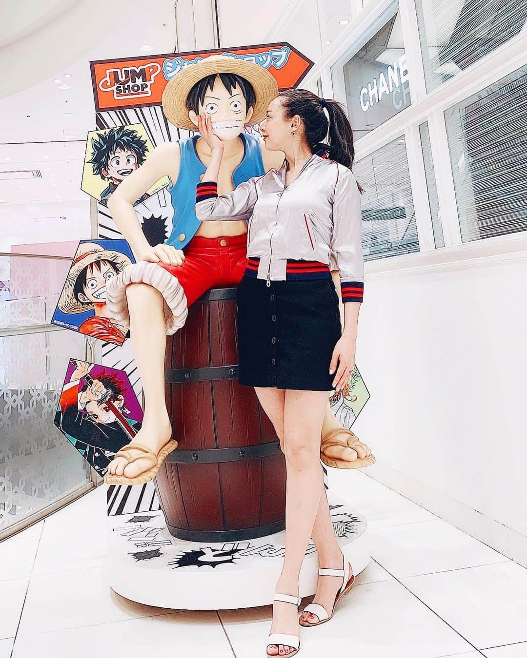 吉田セイラのインスタグラム：「ルフィに会えた🥰🥰 #onepiece #gorgeous #healthylifestyle #greattime #goodvibesonly #hadgoodtime #roamtheplanet #ルフィ#ワンピース好き  #love #comicbooks #goodmorning #gucci #life #mood #vibes #victory #happiness #fun #hug #kiss」