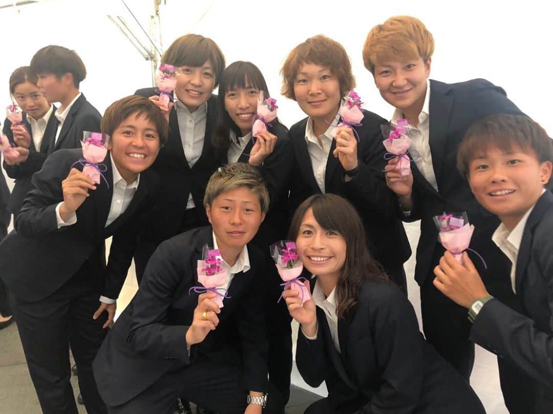 鮫島彩のインスタグラム：「国内キャンプを終え、本日フランスへ向けて出国します✈️ イベントや練習会場へ来てくださった皆さん、ありがとうございました😊‼️ #なでしこジャパン  #w杯」