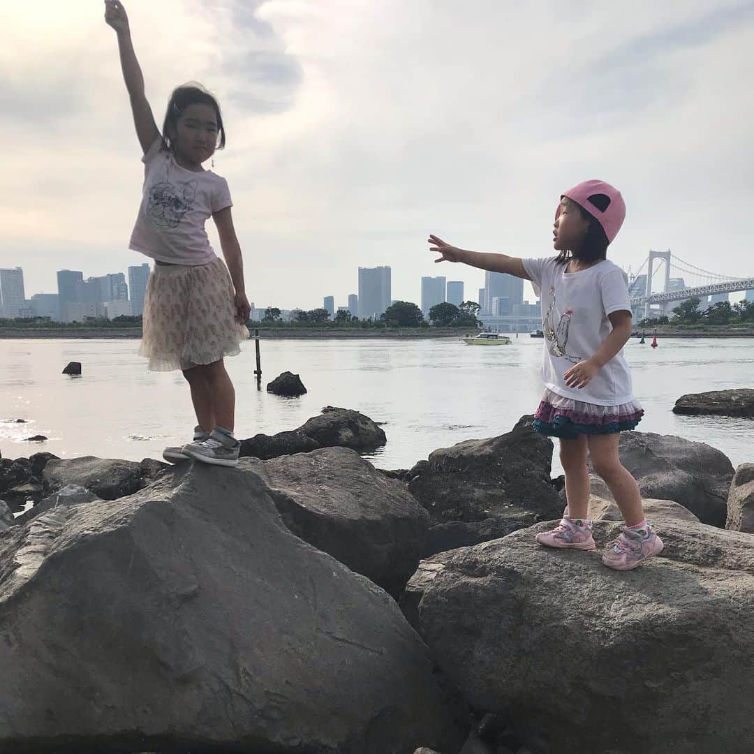 八重樫東さんのインスタグラム写真 - (八重樫東Instagram)「いつもケンカばかりの姉妹ですがたまには助け合い。 しのぶさんもお姉さんになりました。」5月27日 7時55分 - yaegashiakira0225