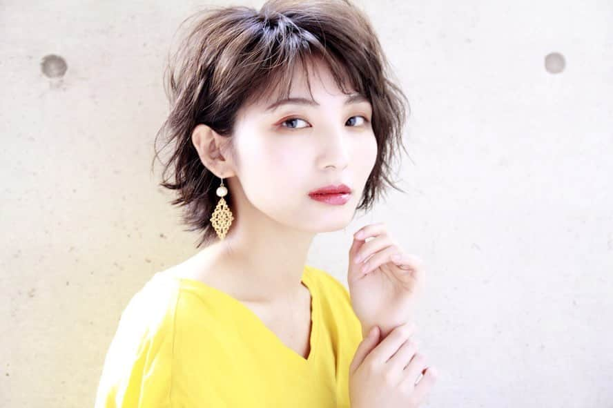 サキさんのインスタグラム写真 - (サキInstagram)「・ ・ 赤×黄色💄 ・ ・ #ヘアメイク #夏メイク #赤メイク」5月27日 8時01分 - saki.h912